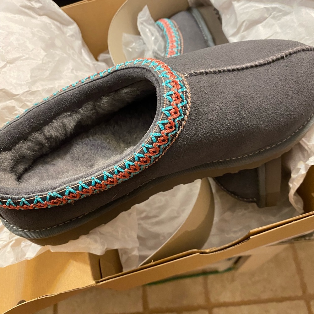 NEW Woman’s UGG Tasman Slipper!